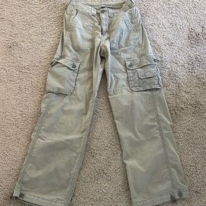American Eagle light olive women’s cargo pants, size 4